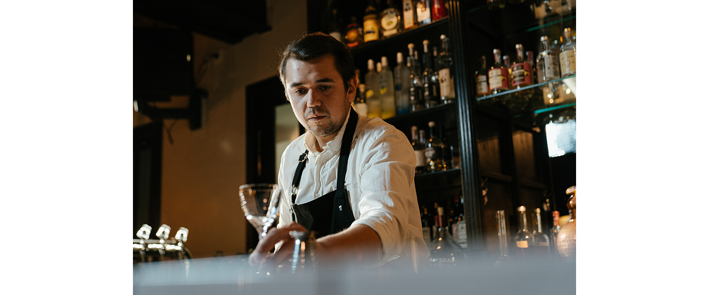 Commerce bar